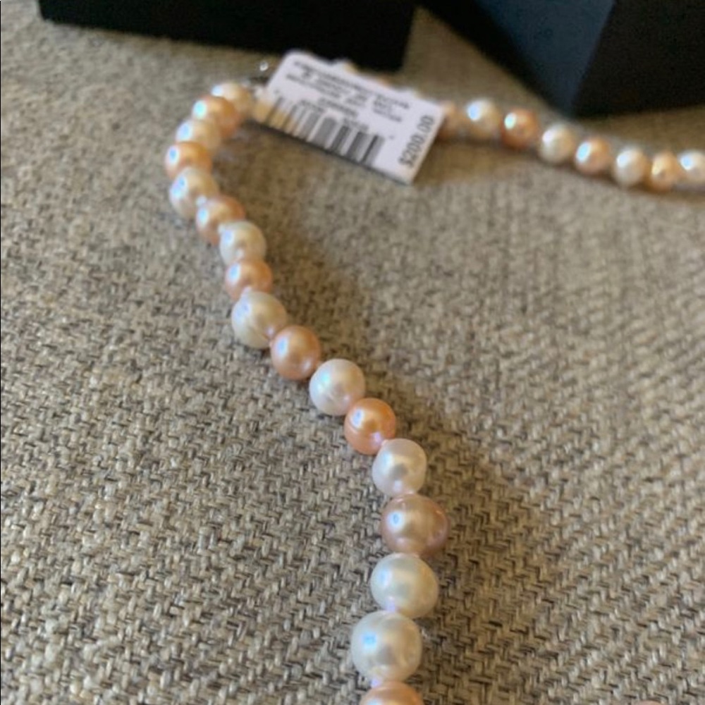 Two-tone pearl necklace